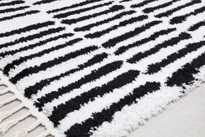 CosmoLiving By Cosmopolitan Bennett BT30D White Rain Area Rug