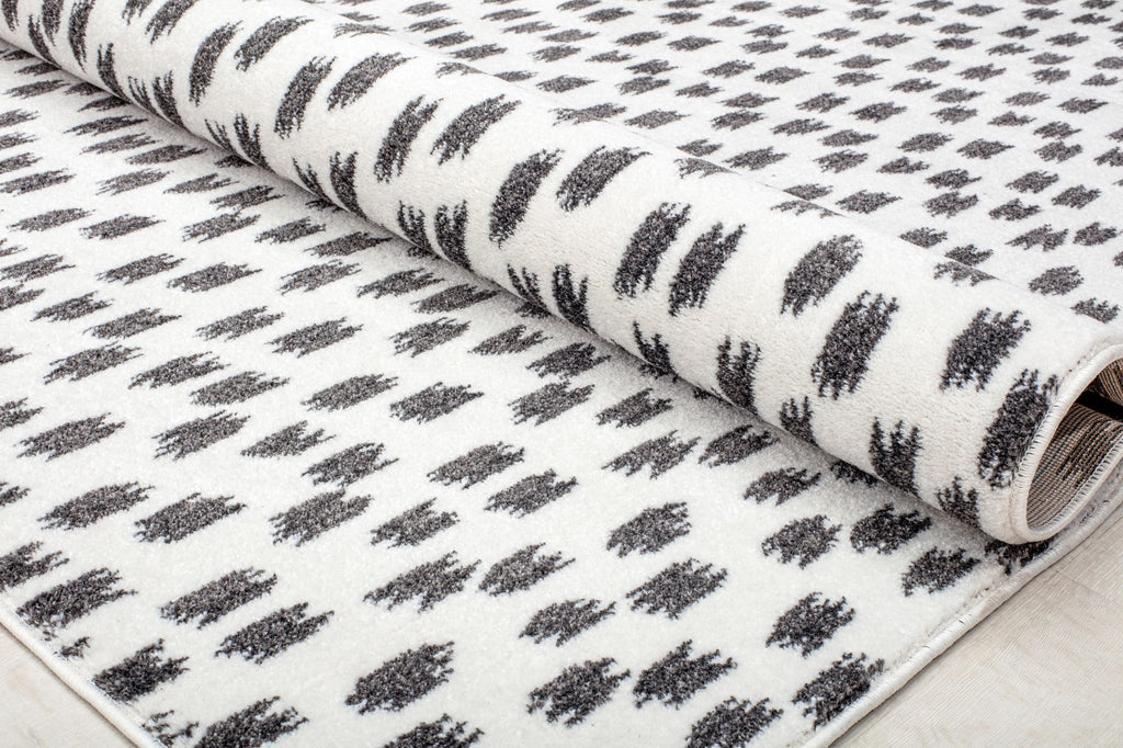 Isaac Mizrahi Callum CM25A Seeing Spots Area Rug