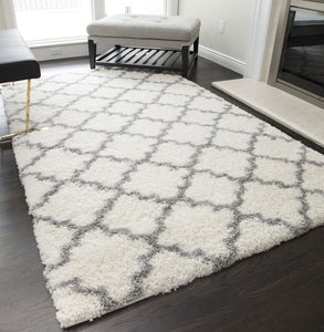 Mason Brooks Feather Shag FH100A Ivory grey Quatrefoil Area Rug