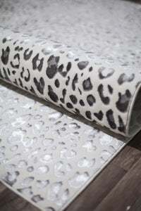 CosmoLiving By Cosmopolitan Hazel HZ50B Gray Leopard Area Rug