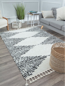 Our beautiful Mason Shag,Heath White,Mason Shag Heath White,2'2"x4',Moroccan,Pile Height: 1.5,Soft Touch,Polypropylene,Shag,Soft Touch,Moroccan,Tribal,White,Black,Turkey,Rectangle,MS30A Area Rug