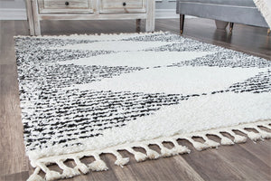 CosmoLiving By Cosmopolitan Mason Shag MS30A Heath White Area Rug