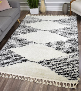 CosmoLiving By Cosmopolitan Mason Shag MS30A Heath White Area Rug